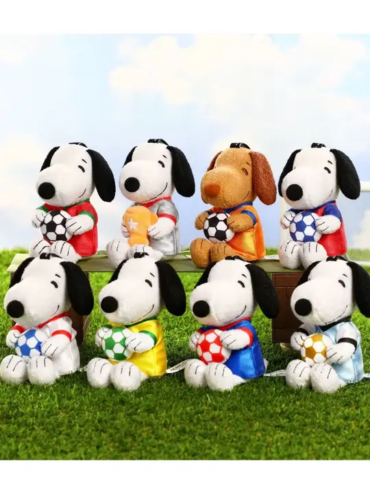 08_VIPOXPEANUTS Football Plush Keychain - Blind Box