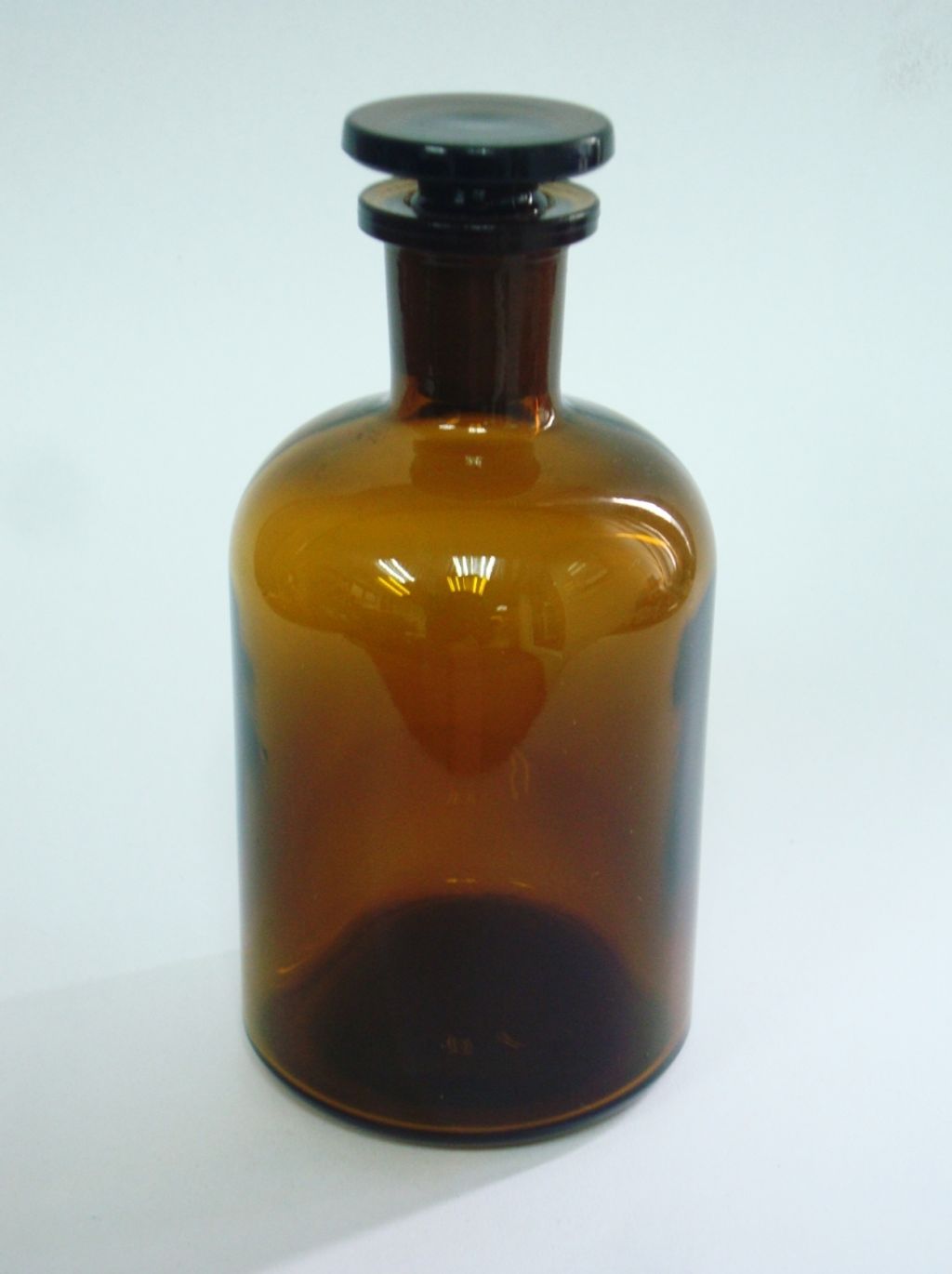 Product 43 - Reagent Bottles Amber Narrow Neck.jpg