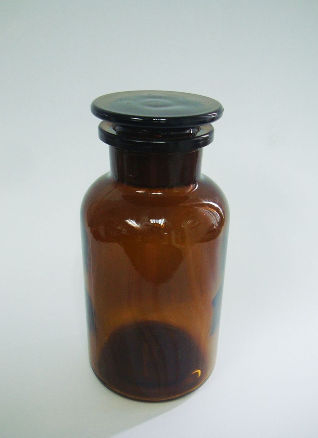 Product 45 - Reagent Bottles Amber Wide Neck.jpg