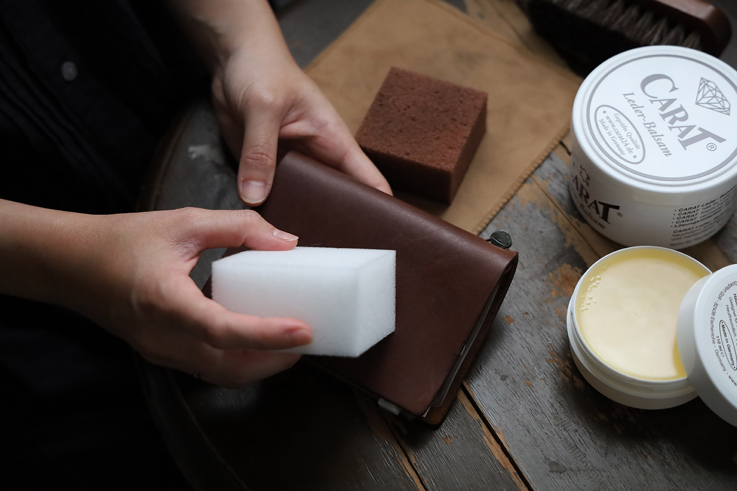德國 CARAT 固型天然皮革保養油   (7)
