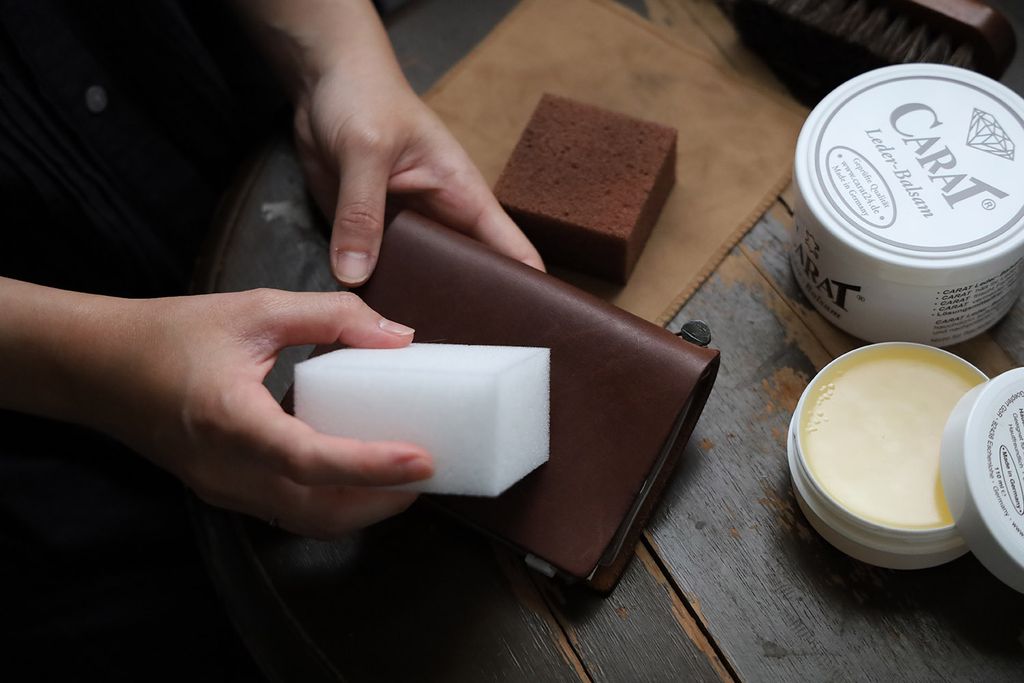 德國 CARAT 固型天然皮革保養油   (7)