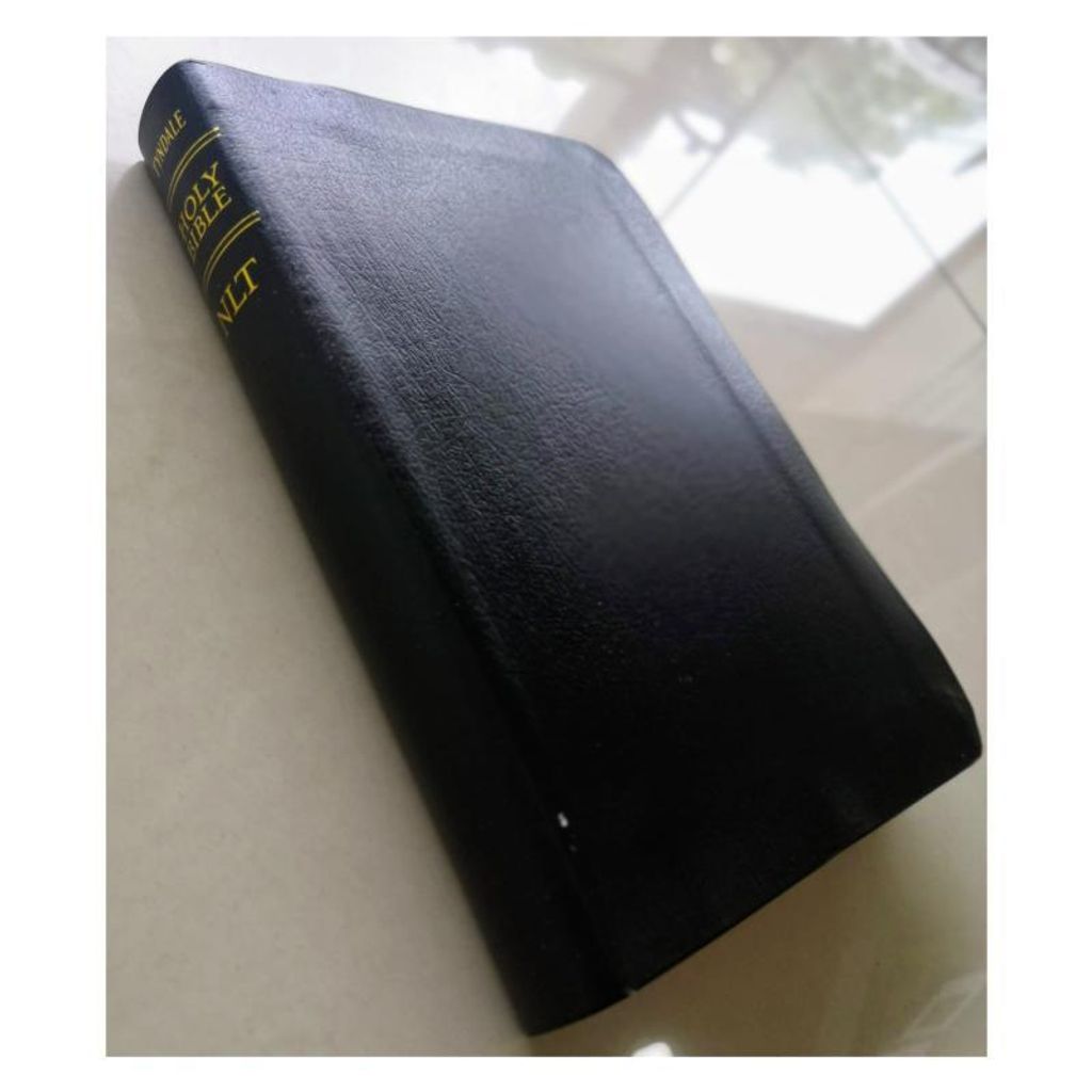 faith-book-store-english-bible-tyndale-New-Living-Translation-NLT-compact-gift-bible-black-bonded-leather-gold-edge-9781414301723-side-800x800.jpg