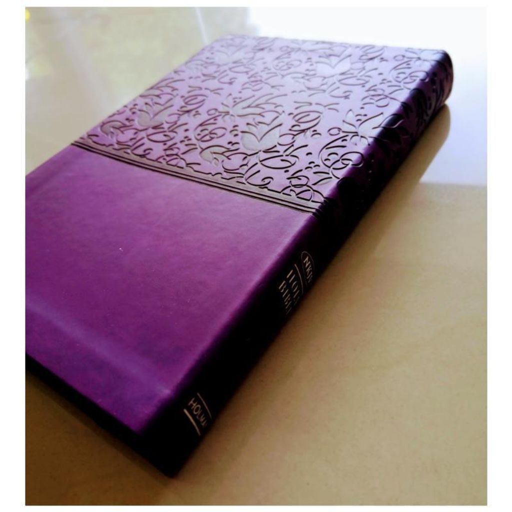faith-book-store-english-bibles-bhpublishing-NKJV-Ultrathin-reference-bible-purple-leathersoft-9781433615153-bible-side-800x800.jpg