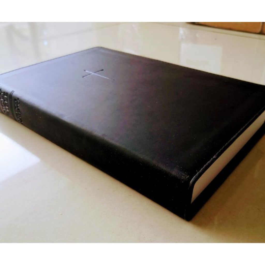 faith-book-store-english-bible-tyndale-New-Living-Translation-NLT-premium-gift-bible-classic-black-leatherlike-9781414397917-side-bible-800x800.jpg