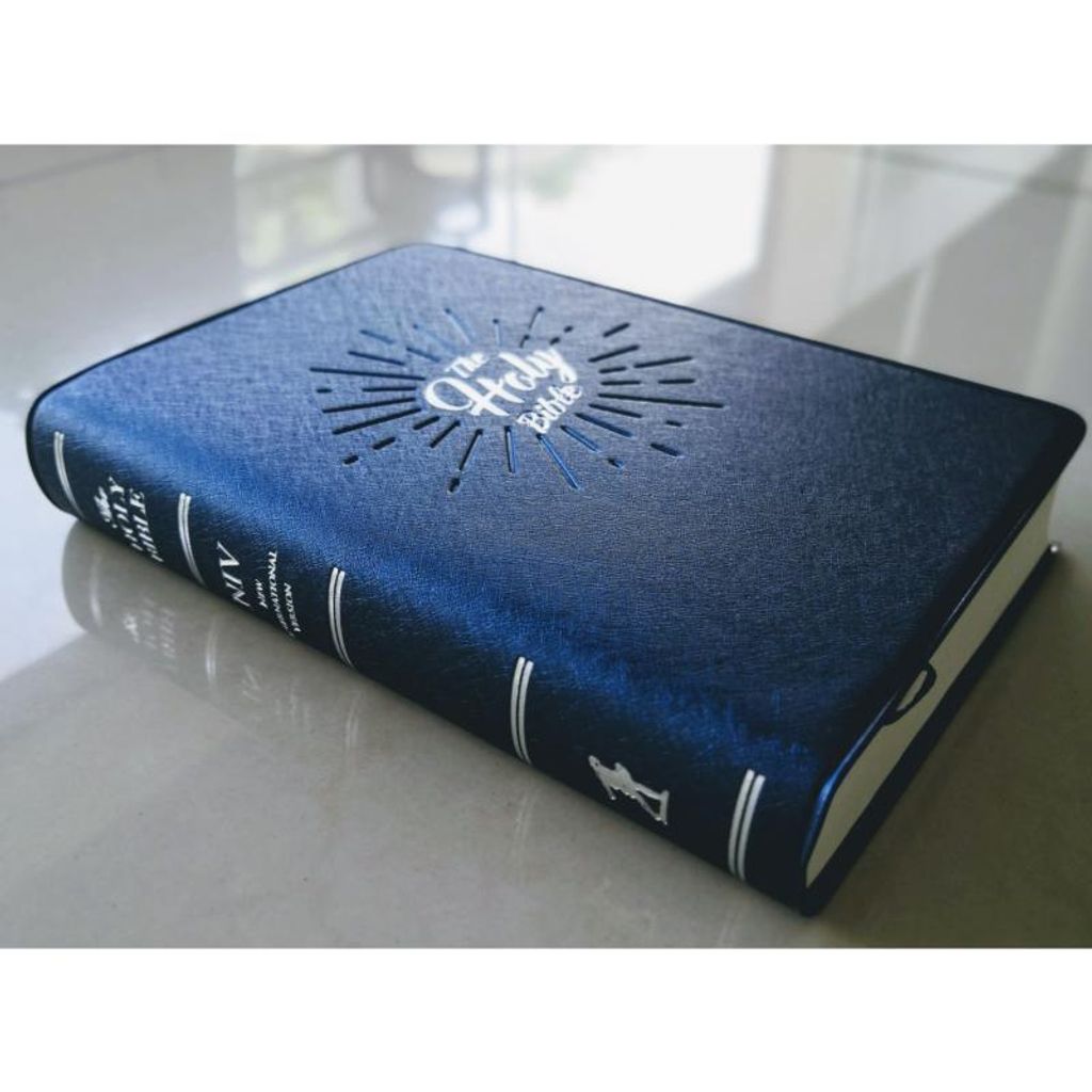faith-book-store-english-bible-NIV-compact-pearl-vinyl-cover-blue-NIV52PL-9789812206466-edge-800x800.jpg
