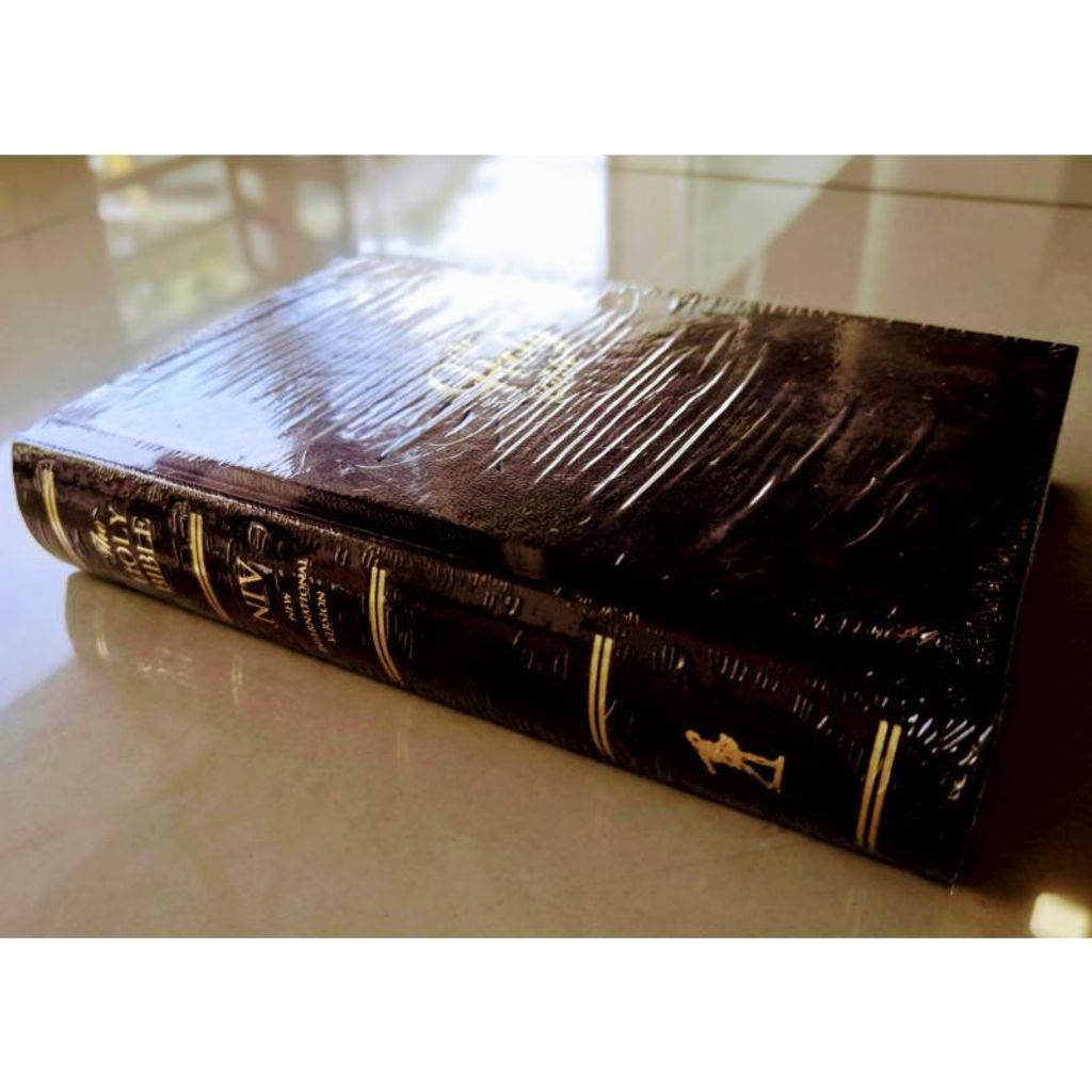 faith-book-store-english-bible-NIV-compact-hardcover-burgundy-NIV52-9789812206480-side-800x800.jpg