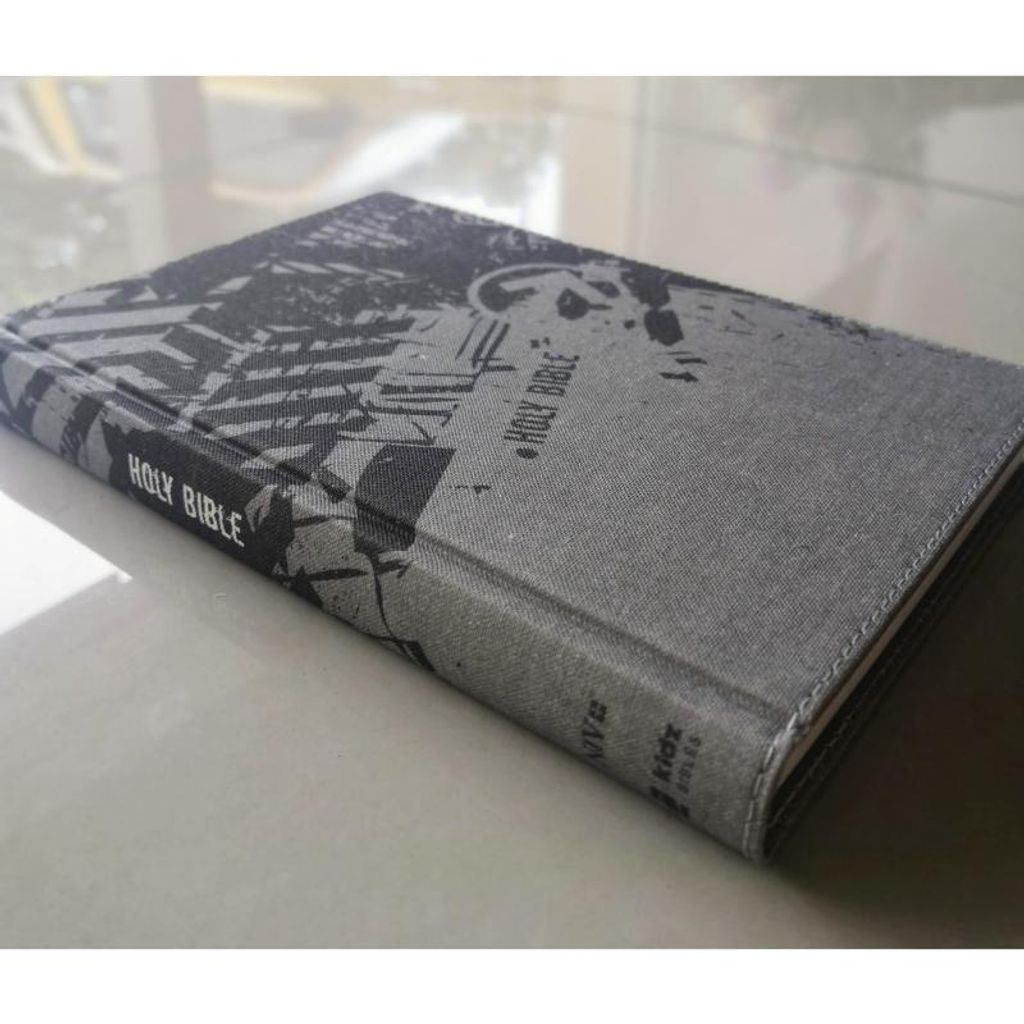 malaysia-online-christian-bookstore-faith-book-store-english-bible-zondervan-zonderkidz-NIV-bible-for-kids-thinline-large-print-cloth-over-board-hardcover-gray-9780310764175-side-800x800.jpg