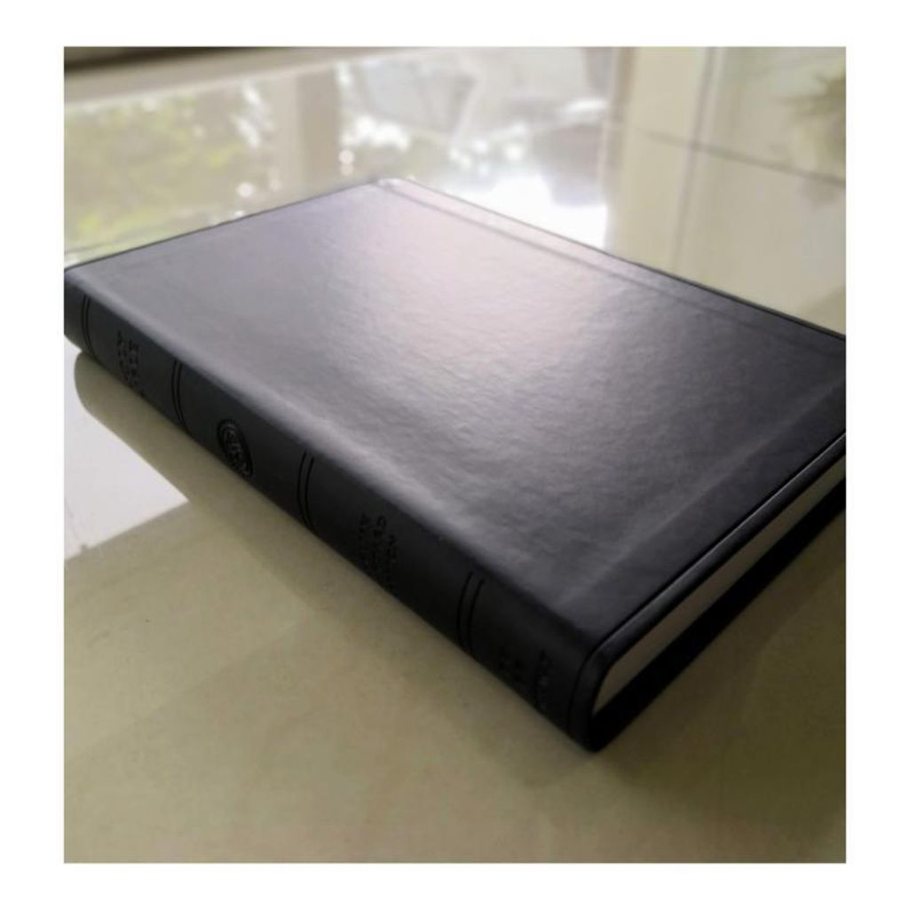 malaysia-online-christian-bookstore-faith-book-store-english-bible-ESV-English-Standard-Version-value-thinline-large-print-trutone-black-9781433555978-side-800x800.jpg