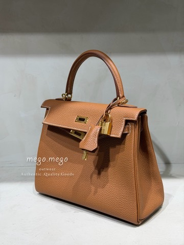 CC35CE0C-4577-4BE5-A8F6-E287D00D236C_4_5005_c