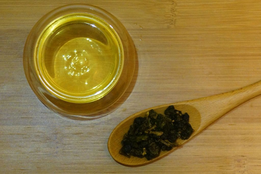 阿里山烏龍茶湯與茶乾.JPG