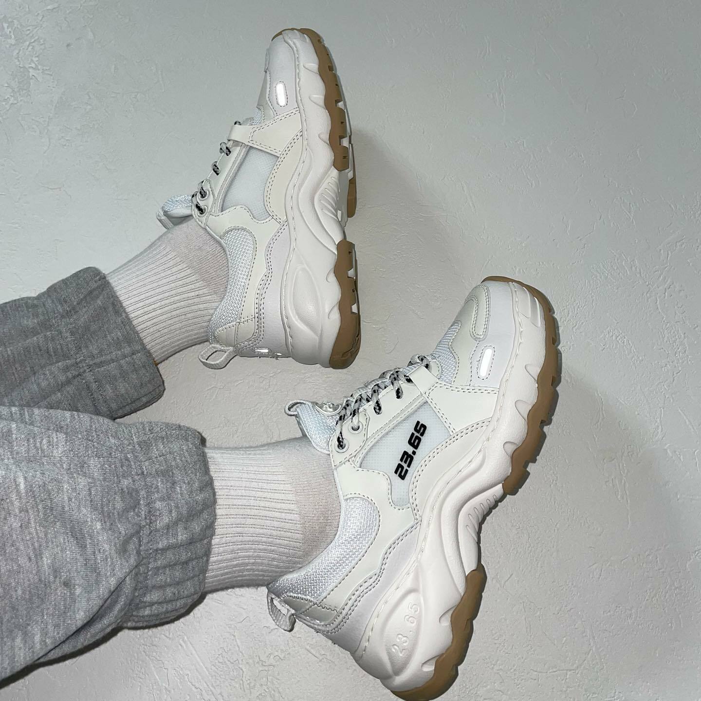 23.65 V2 Neo 運動鞋(兩色) – zerone