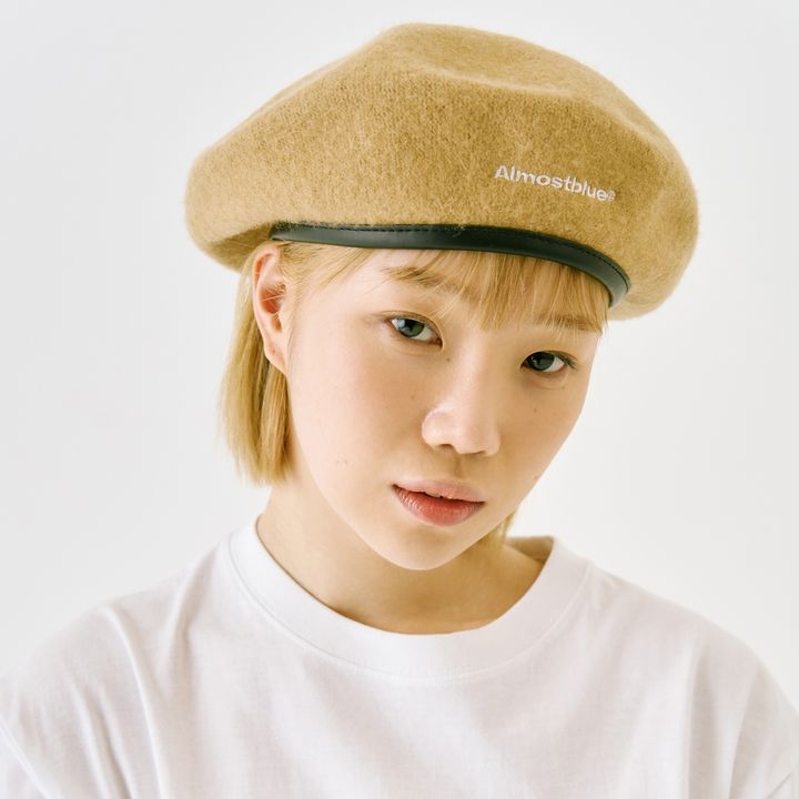 ALMOSTBLUELOGOBERET_DETAIL_5.jpg