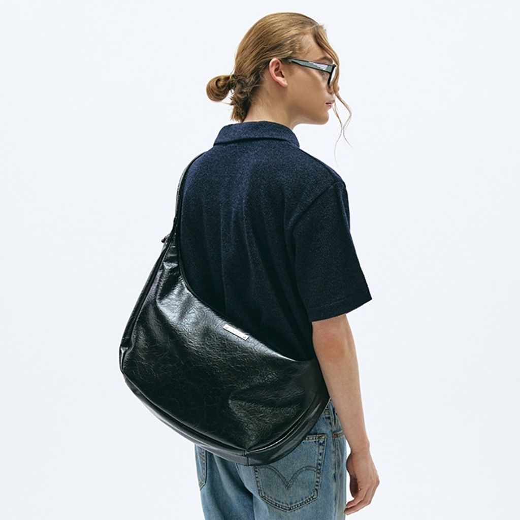 FALLETT Crack Leather Moon 皮革側背包(黑) – zerone FALLETT Crack Leather Moon 皮革側背包(黑) – zerone