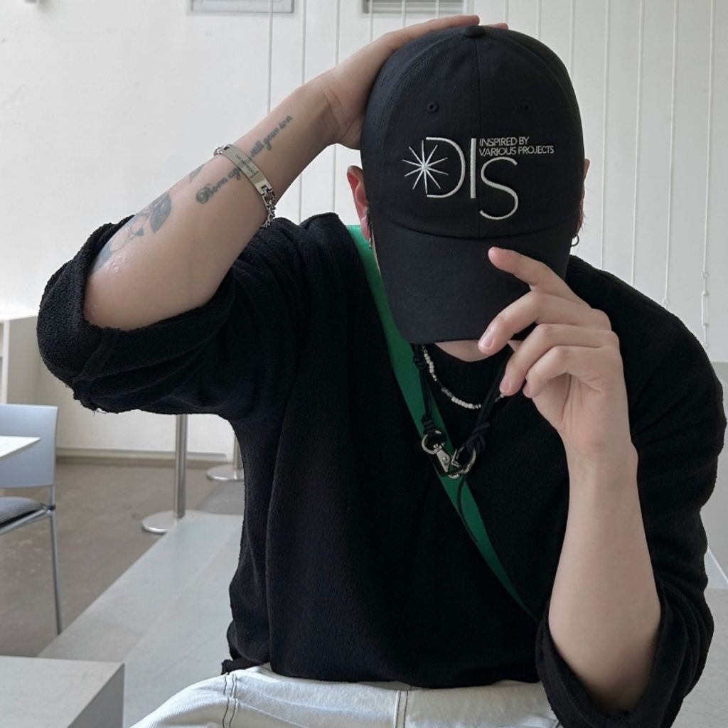 【DISCERNMENT】23SS★ DIS SIGNATURE CAP DISCERNMENT Dis Signature 老帽(兩色) – zerone