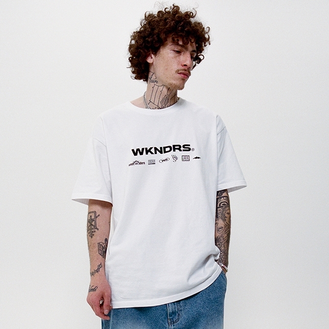 ◆24SS WKNDRS MULTI LOGO T-SHIRT/2色◆ WKNDRS Multi Logo 短袖上衣(兩色) – zerone