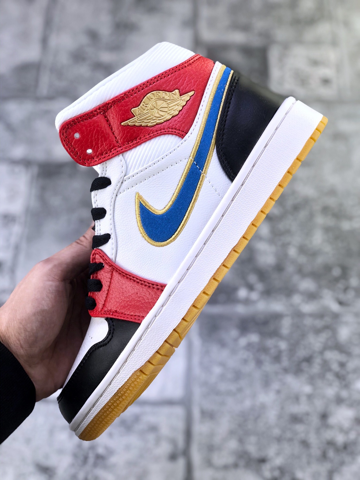 130 AJ1 Mid 36-45.jpg
