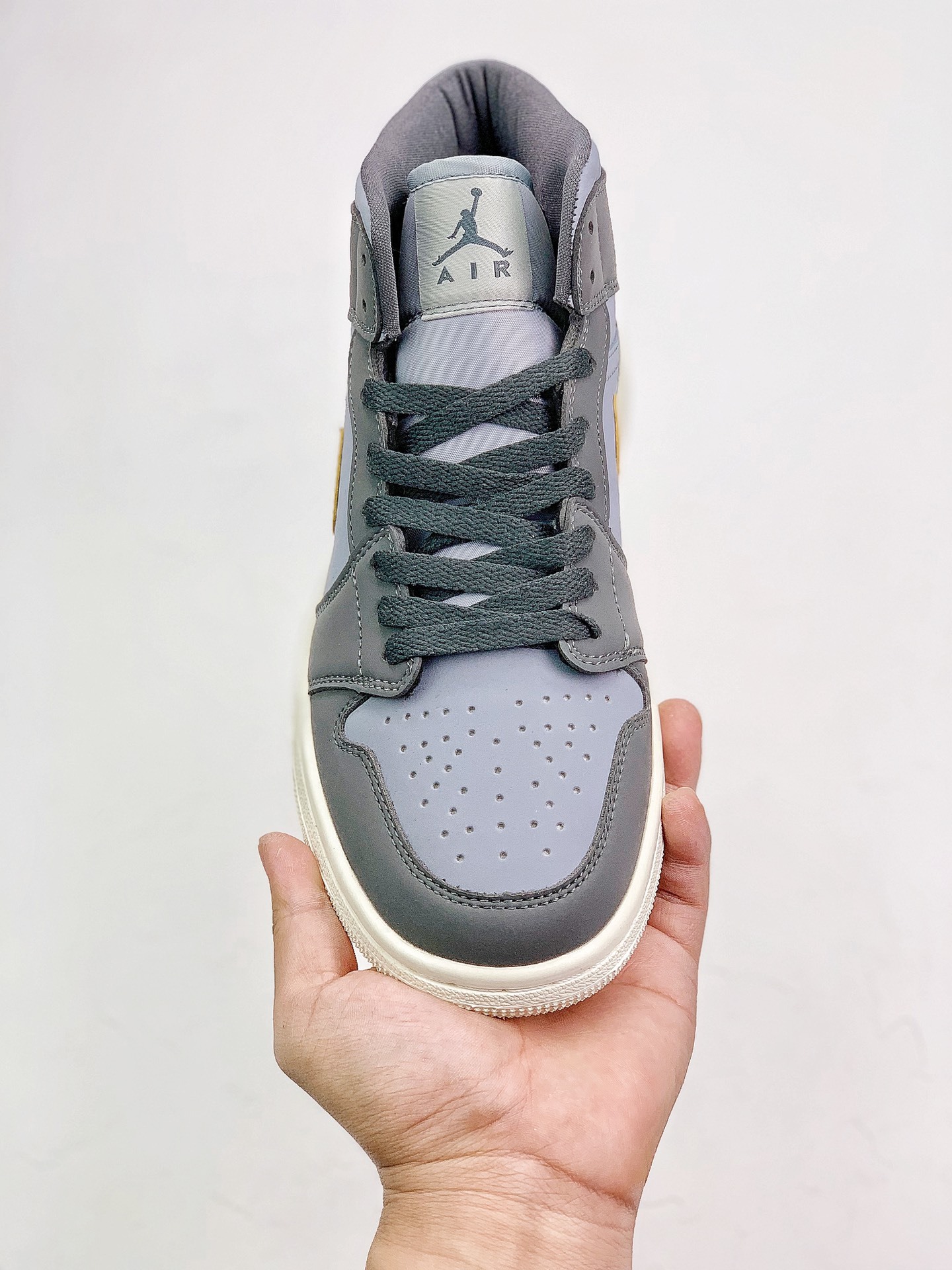 160 AJ1 Mid 36-45 (10).jpg