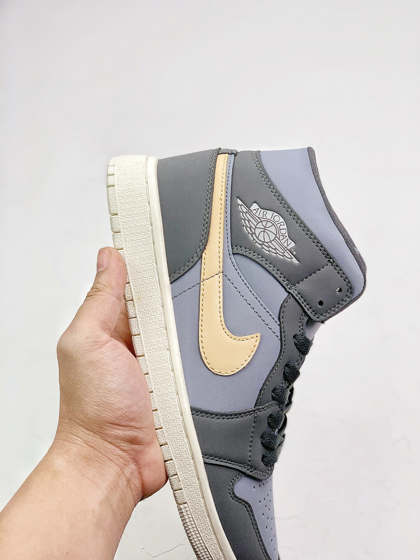 160 AJ1 Mid 36-45 (11).jpg