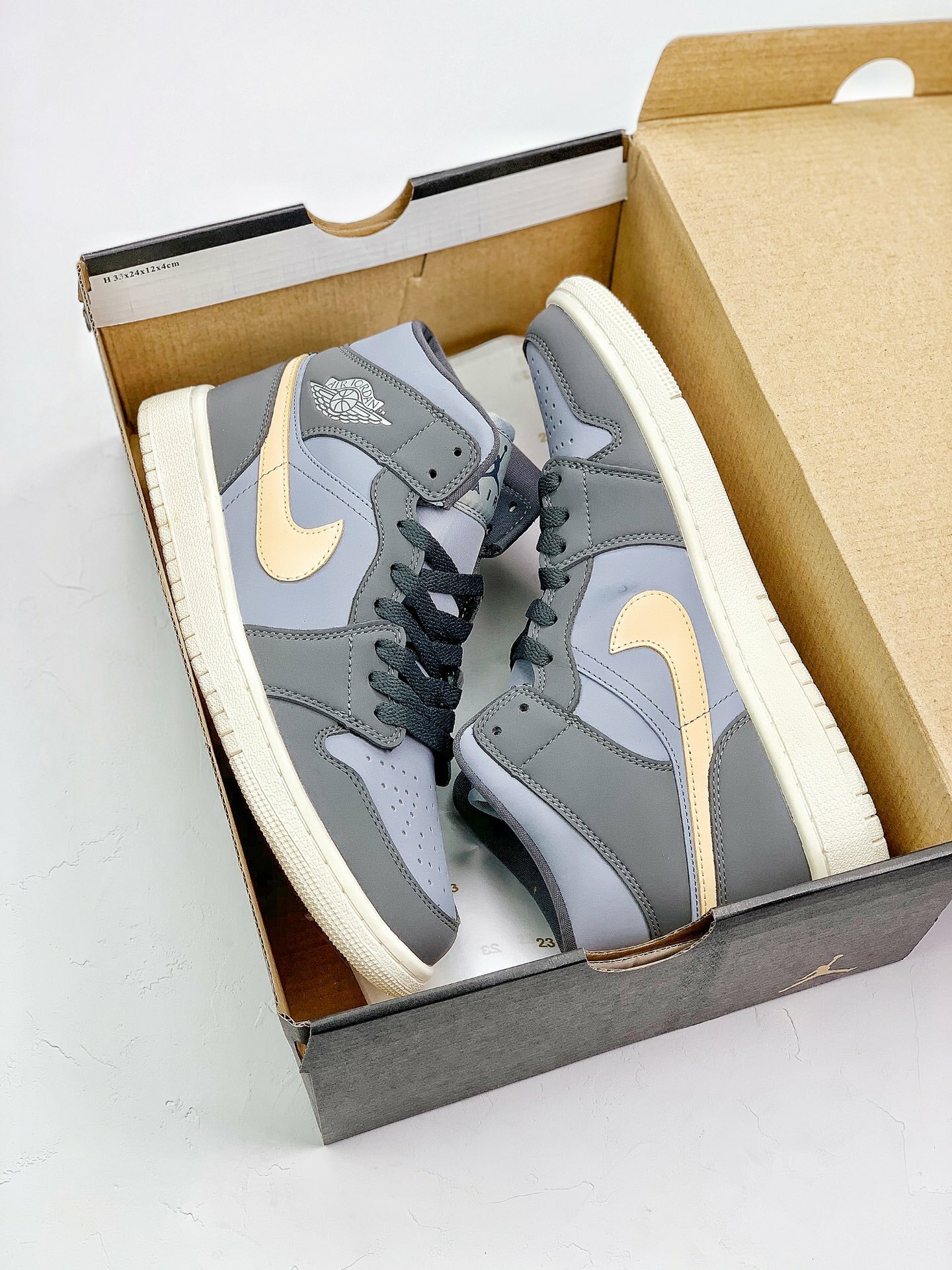 160 AJ1 Mid 36-45 (12).jpg