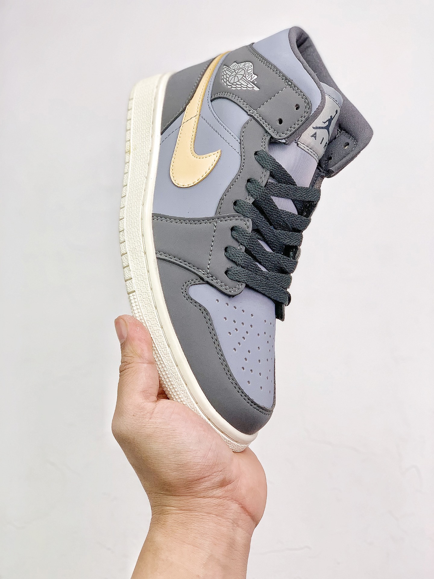 160 AJ1 Mid 36-45 (14).jpg