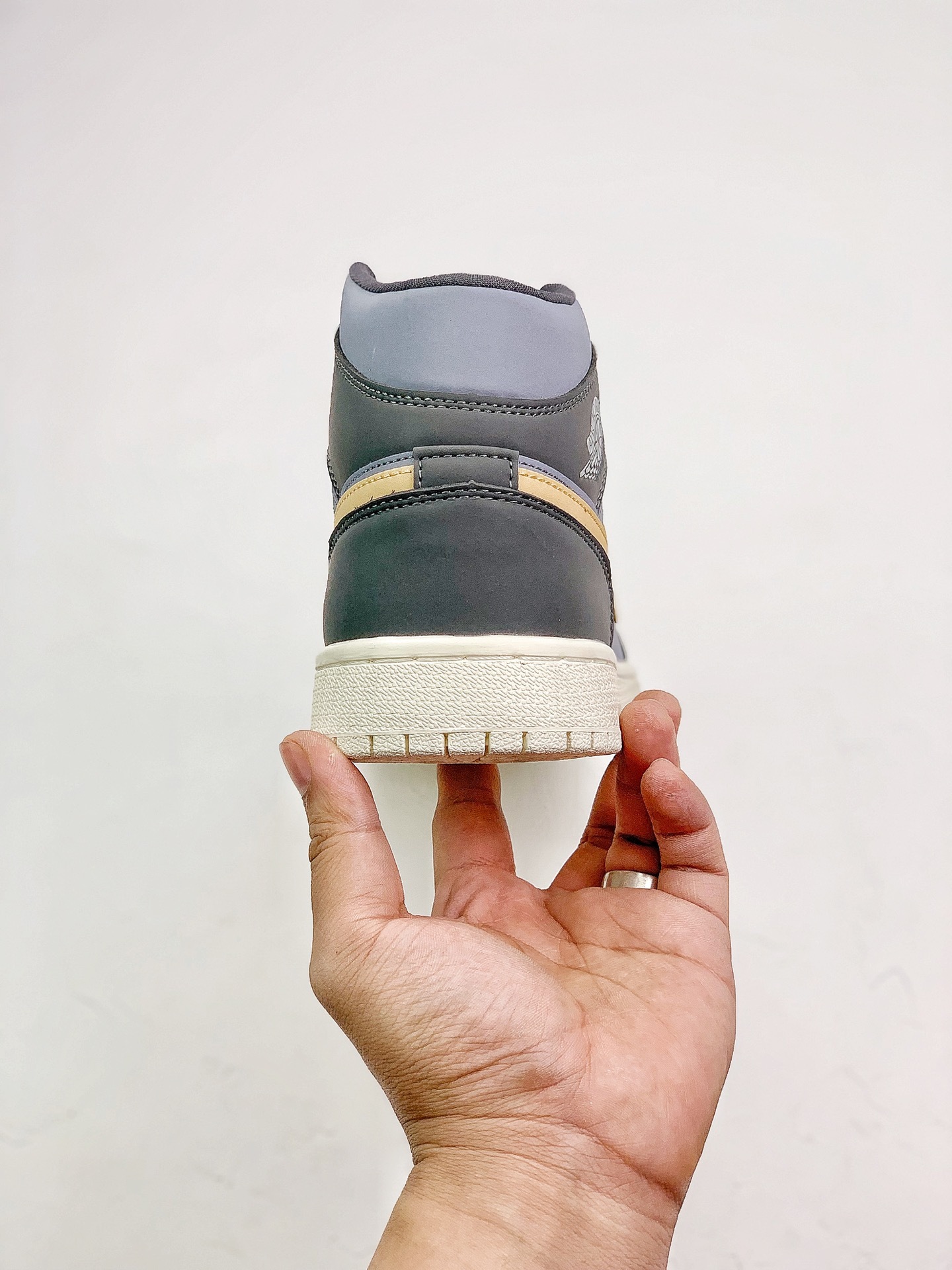 160 AJ1 Mid 36-45 (15).jpg
