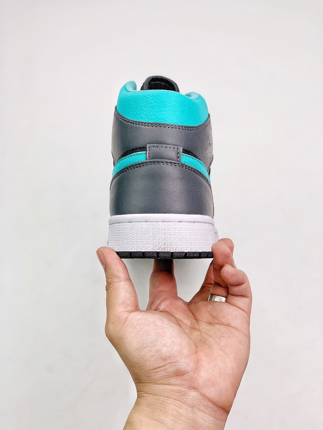 160 AJ1 Mid 36-45 (27).jpg