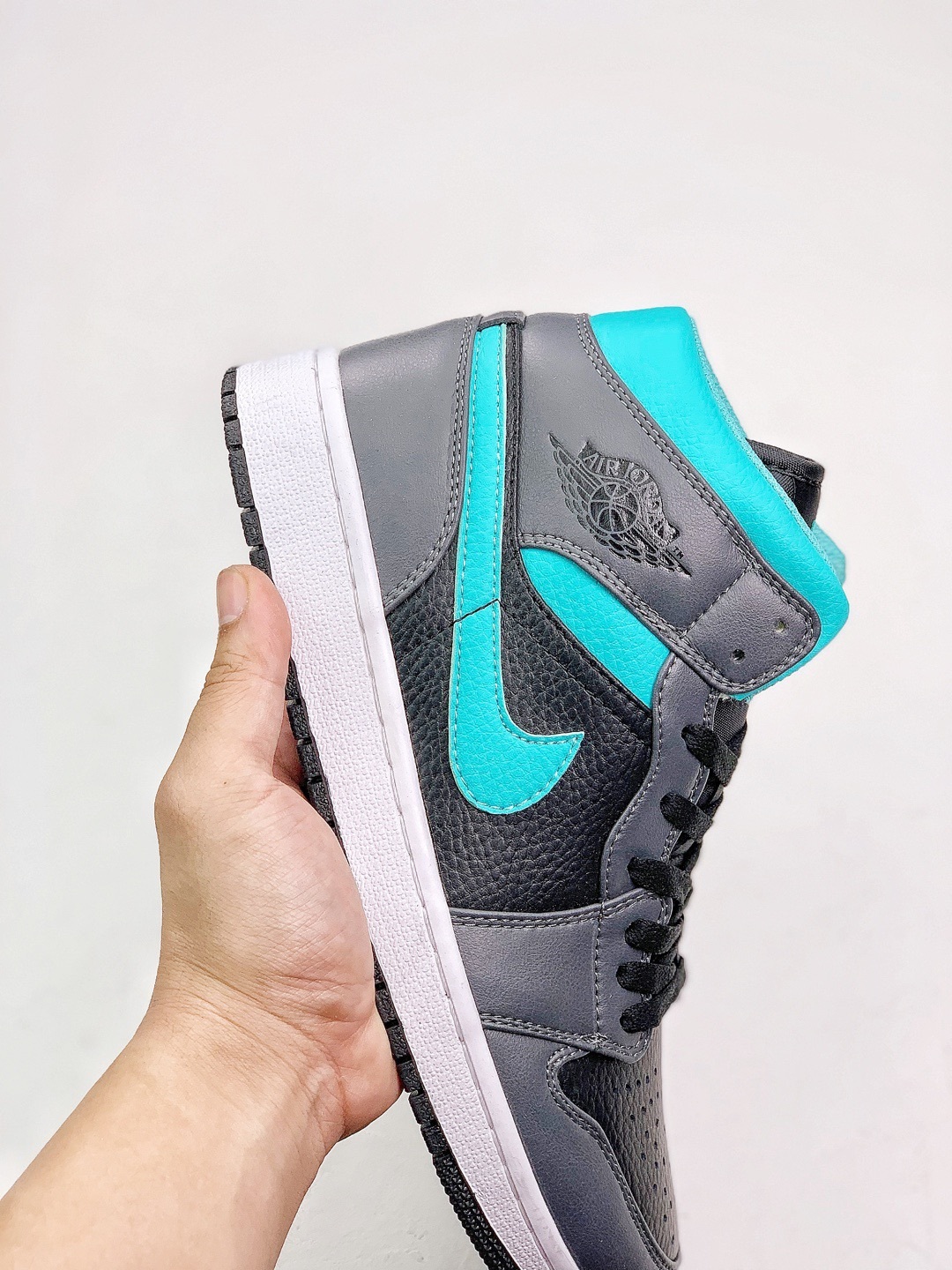 160 AJ1 Mid 36-45 (31).jpg