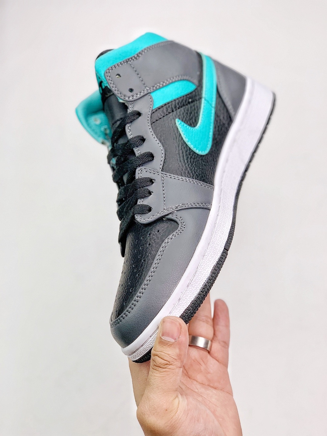 160 AJ1 Mid 36-45 (35).jpg