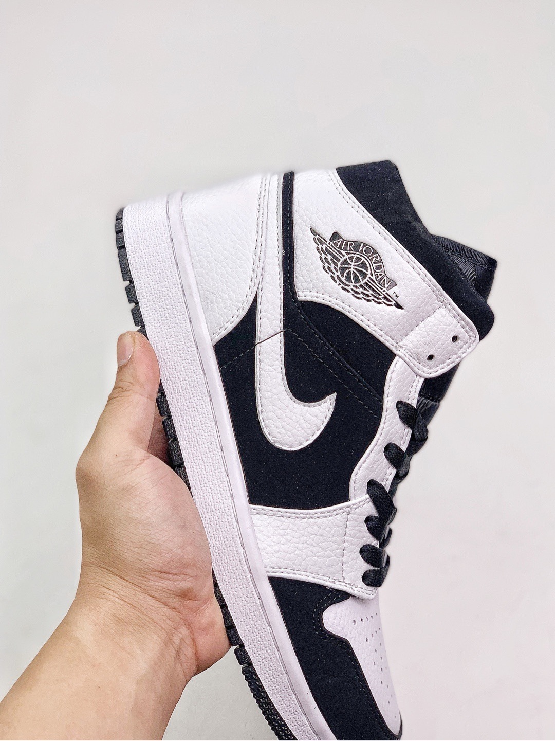 160 AJ1 Mid 36-45 (45).jpg