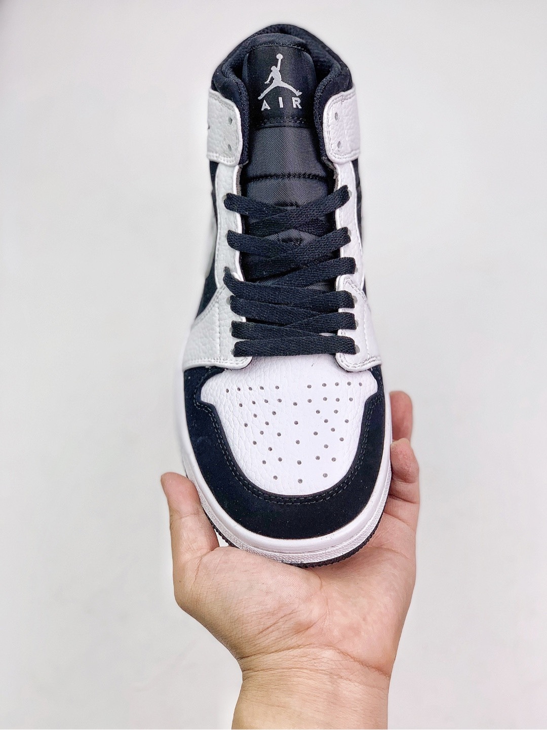 160 AJ1 Mid 36-45 (46).jpg