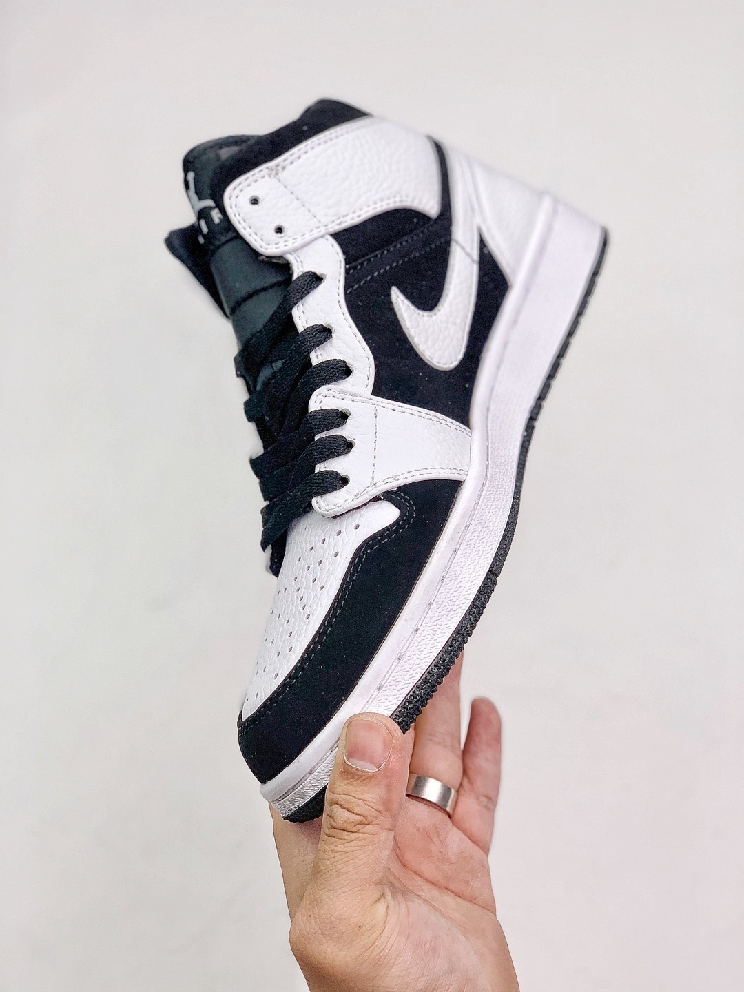 160 AJ1 Mid 36-45 (47).jpg