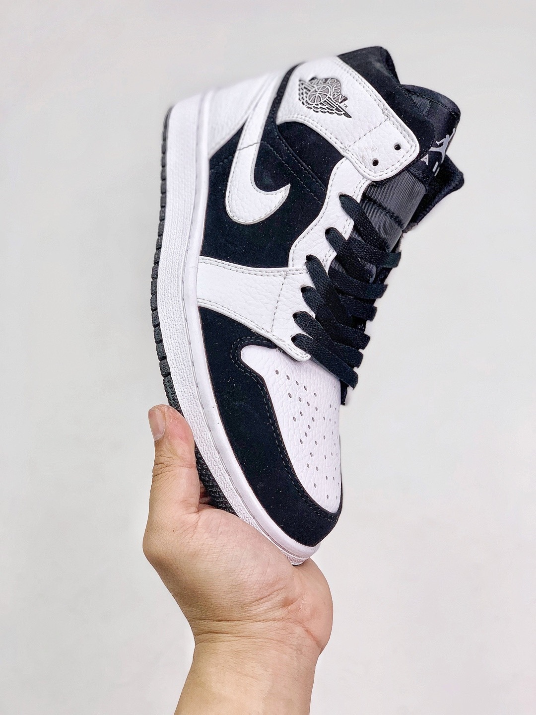 160 AJ1 Mid 36-45 (48).jpg