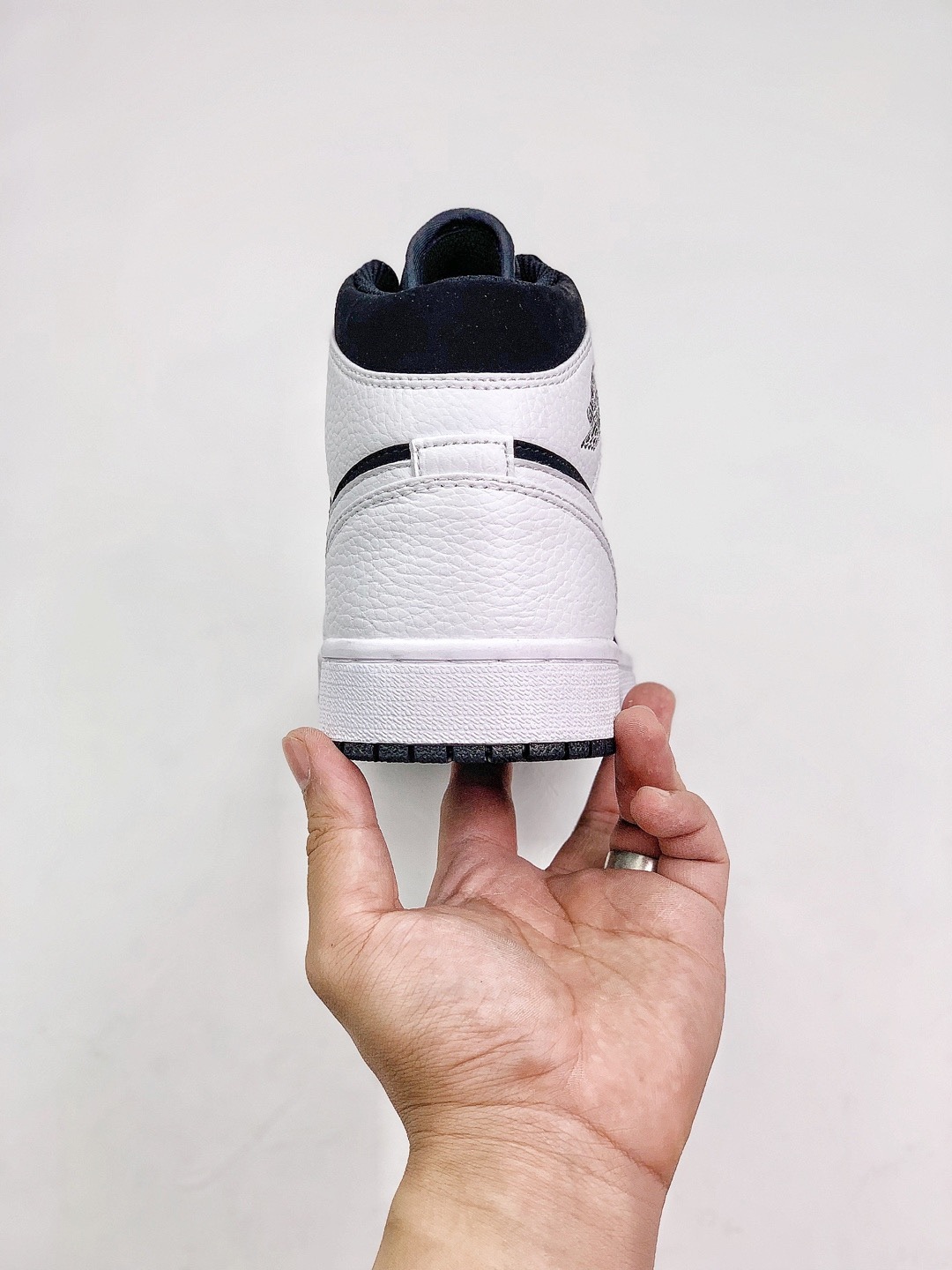 160 AJ1 Mid 36-45 (51).jpg