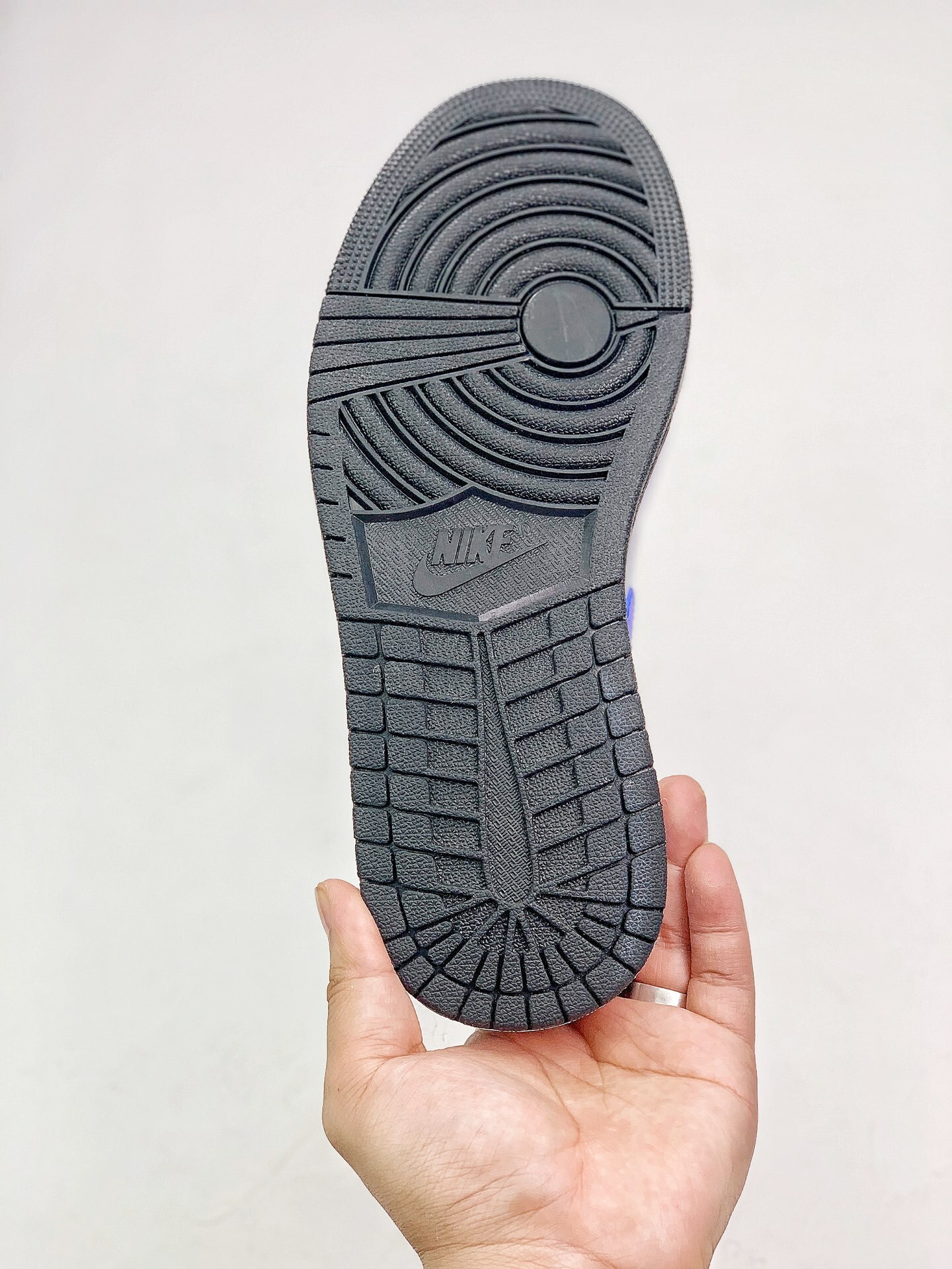 160 AJ1 Mid 36-45 (82).jpg