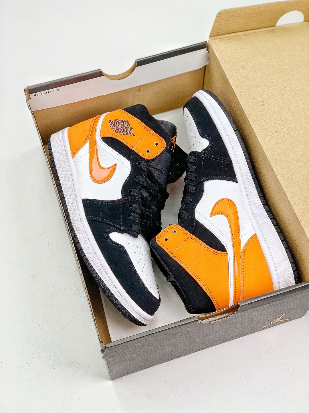 160 AJ1 Mid 36-45 (36).jpg