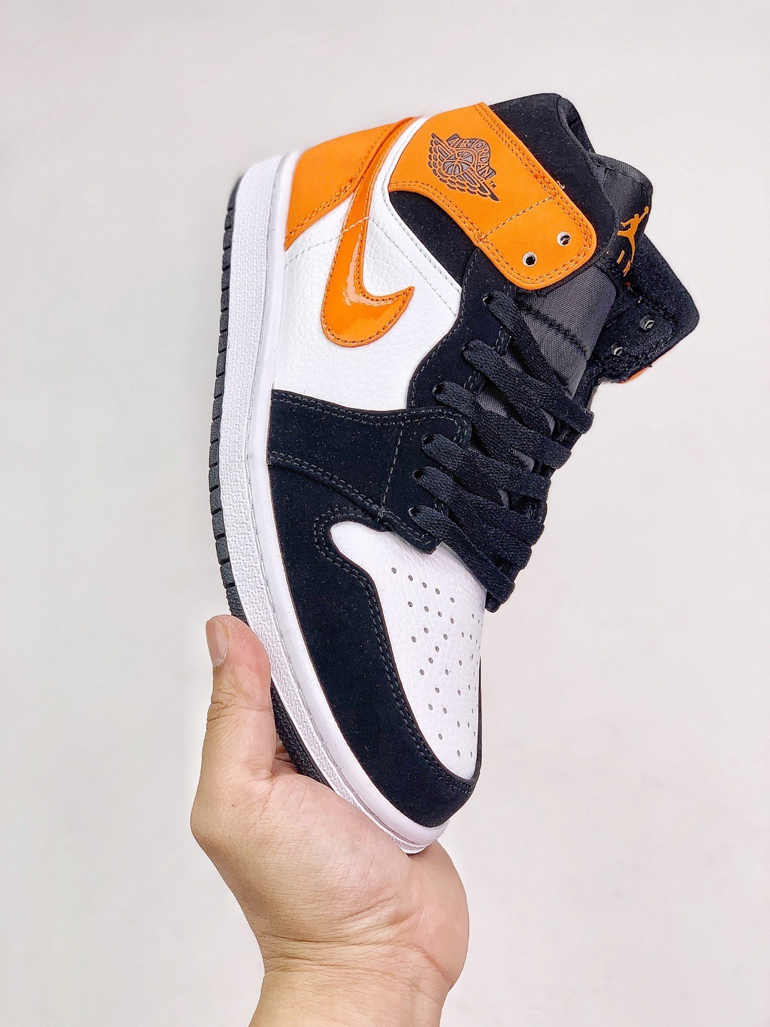 160 AJ1 Mid 36-45 (38).jpg