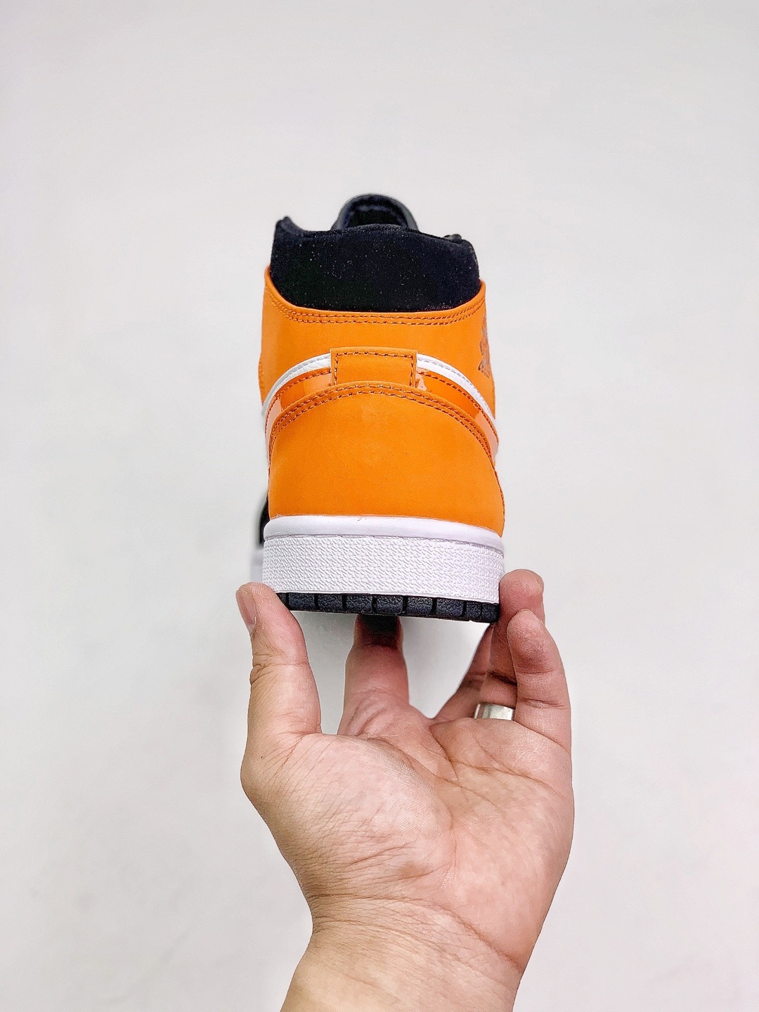 160 AJ1 Mid 36-45 (42).jpg