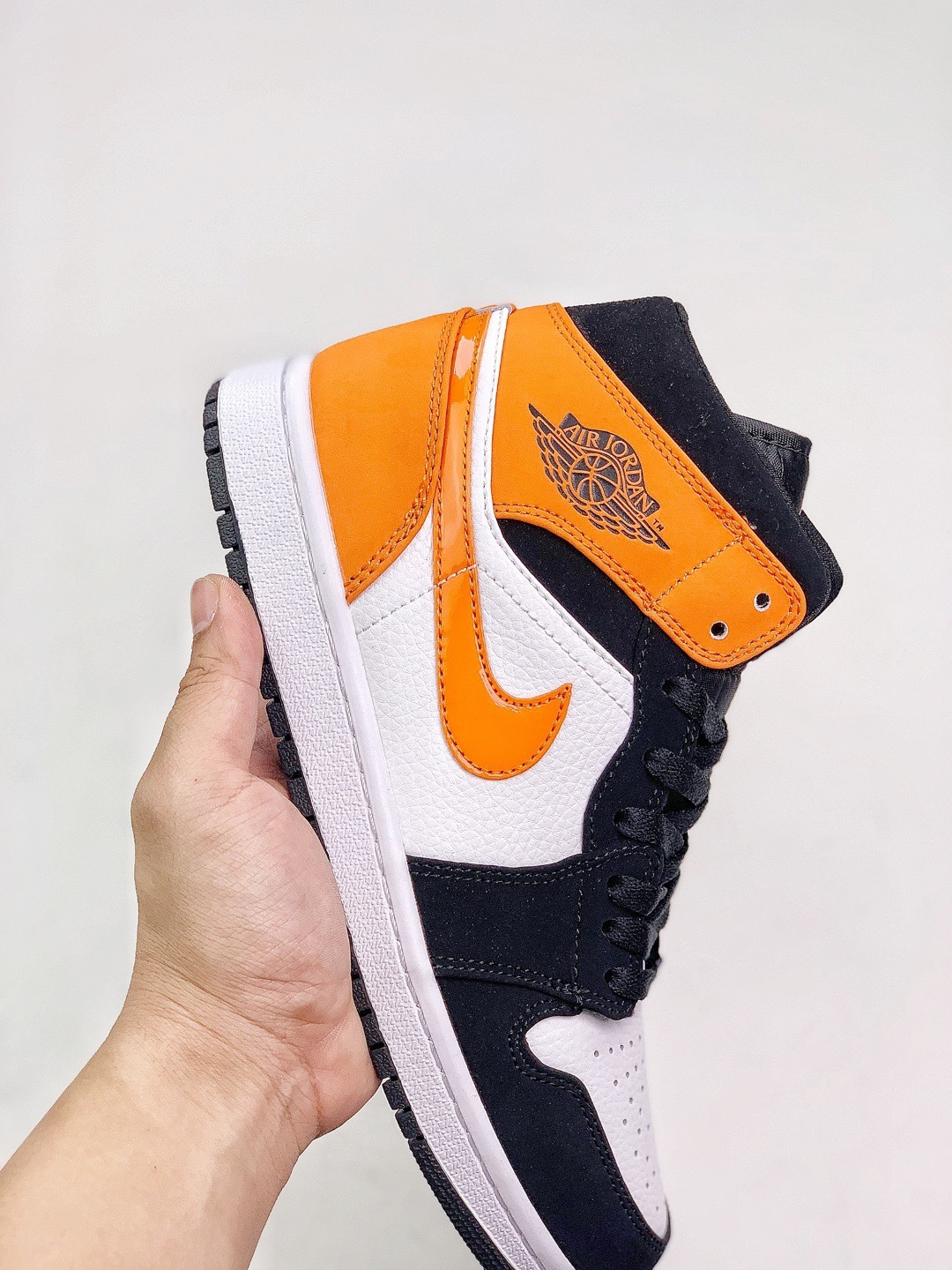 160 AJ1 Mid 36-45 (43).jpg