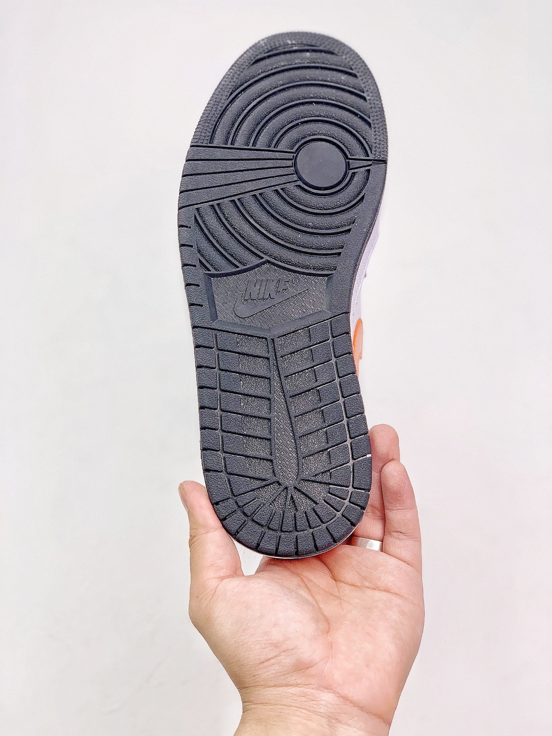 160 AJ1 Mid 36-45 (44).jpg