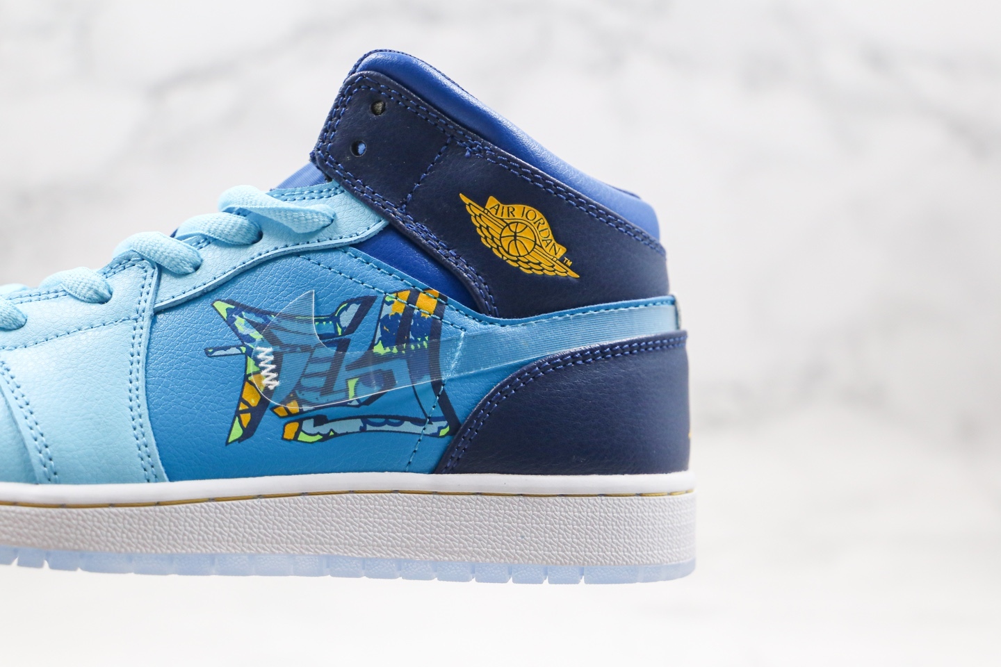 240 AJ1 Mid 36-40 (3).jpg