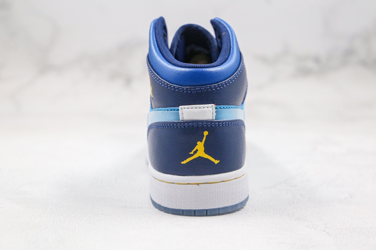 240 AJ1 Mid 36-40 (5).jpg