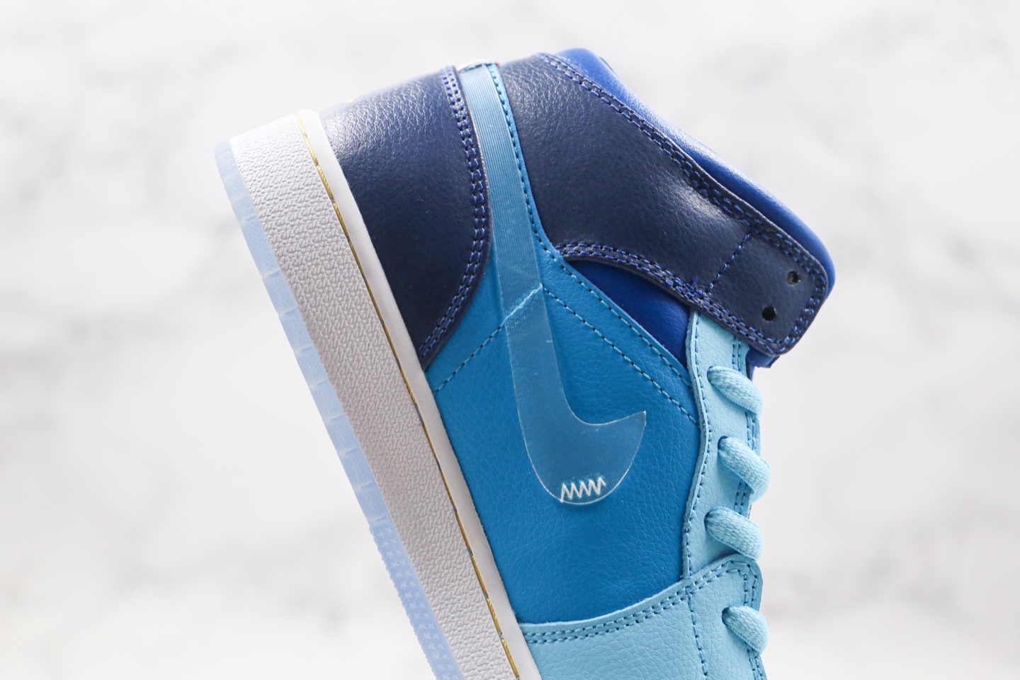 240 AJ1 Mid 36-40 (6).jpg