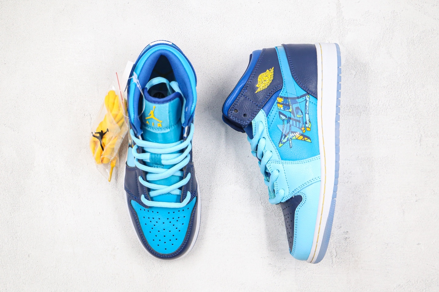 240 AJ1 Mid 36-40 (7).jpg