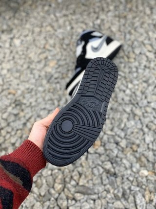 140 AJ1 36-45 Half (19).jpg