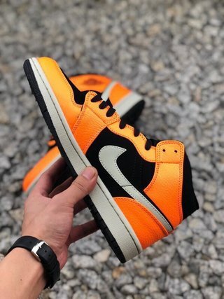 140 AJ1 Mid 36-45 (21).jpg
