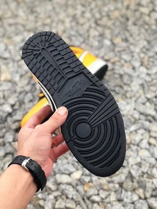 140 AJ1 Mid 36-45 (22).jpg