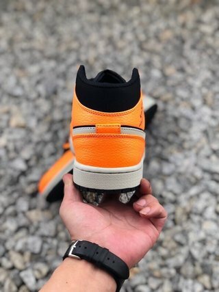 140 AJ1 Mid 36-45 (25).jpg