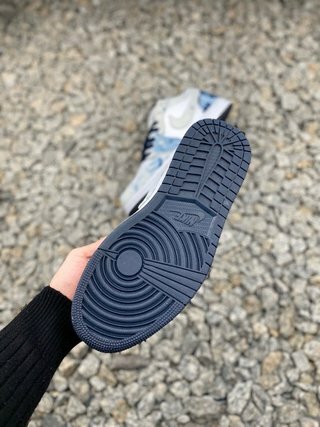 140 AJ1 Low 36-45 Half (17).jpg