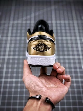 200 AJ1 Low 36-46 Half (2).jpg