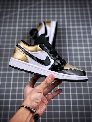 200 AJ1 Low 36-46 Half (4).jpg